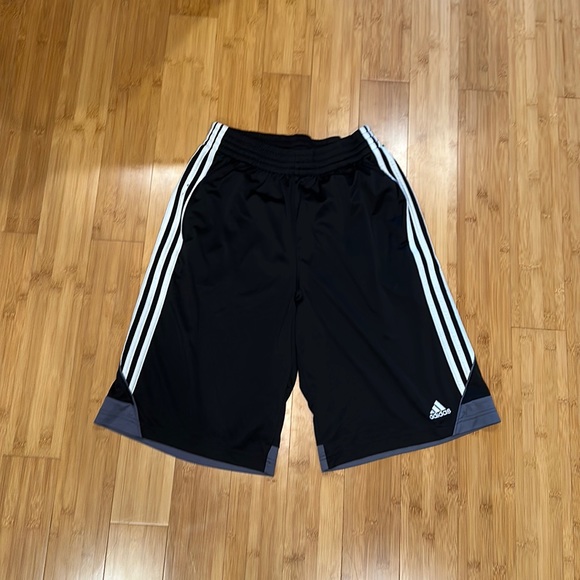 adidas Other - Adidas basketball type shorts size medium men’s